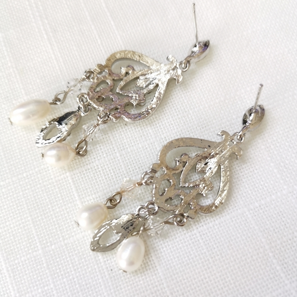 Crystal white freshwater pearl chandelier earrings 🆕 - Picture 3 of 6